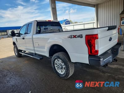Drugie zdjęcie samochodu z przodu: 2019 FORD F350 SUPER DUTY VIN:1FT8X3BT4KEG23361 - miniatura