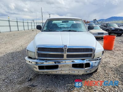 Piąte zdjęcie samochodu w środku: 2000 DODGE RAM 1500 VIN:1B7HC13Y7YJ107084 - miniatura