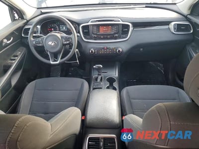 Zdjęcie 8 z 13 samochodu: 2017 KIA SORENTO LX V6 VIN:5XYPG4A53HG288842 - miniatura
