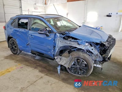 Czwarte zdjęcie samochodu z boku: 2024 TOYOTA RAV4 SE VIN:JTM16RFVXRD150990 - miniatura