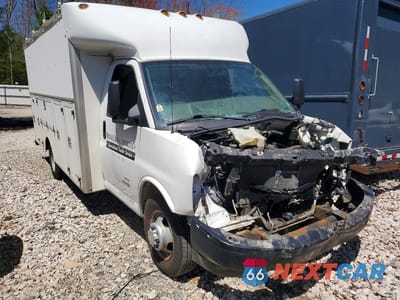 Czwarte zdjęcie samochodu z boku: 2019 CHEV EXPRESS G4500 VIN:1HA6GUCGXKN013118 - miniatura