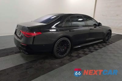 Czwarte zdjęcie samochodu z boku: 2021 MERCEDES-BENZ S 580 4MATIC VIN:W1K6G7GB0MA040705 - miniatura