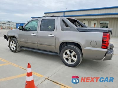 Drugie zdjęcie samochodu z przodu: 2008 CHEVROLET AVALANCHE K1500 VIN:3GNFK123X8G160516 - miniatura