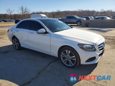 Czwarte zdjęcie samochodu z boku: 2018 MERCEDES-BENZ C 300 4MATIC VIN:WDDWF4KB1JR391225 - miniatura