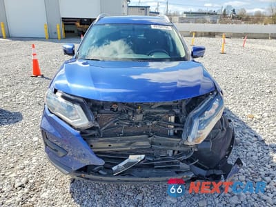 Piąte zdjęcie samochodu w środku: 2017 NISSAN ROGUE SV VIN:KNMAT2MV6HP612011 - miniatura