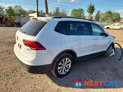 Trzecie zdjęcie samochodu z tyłu: 2019 VOLKSWAGEN TIGUAN S VIN:3VV0B7AX5KM193181 - miniatura