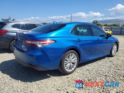 Trzecie zdjęcie samochodu z tyłu: 2020 TOYOTA CAMRY XLE VIN:4T1F31AK6LU013030 - miniatura