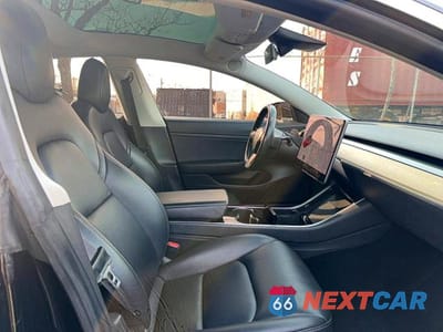 Piąte zdjęcie samochodu w środku: 2019 TESLA MODEL 3 VIN:5YJ3E1EA5KF398512 - miniatura