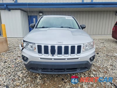 Piąte zdjęcie samochodu w środku: 2011 JEEP COMPASS SPORT VIN:1J4NF1FB1BD163958 - miniatura