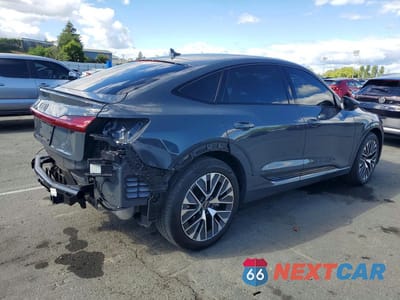 Trzecie zdjęcie samochodu z tyłu: 2024 AUDI Q8 E-TRON SPORTBACK PREMIUM PLUS VIN:WA1CAAGE6RB035171 - miniatura