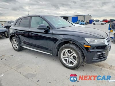 Czwarte zdjęcie samochodu z boku: 2018 AUDI Q5 PREMIUM VIN:WA1ANAFY3J2119637 - miniatura
