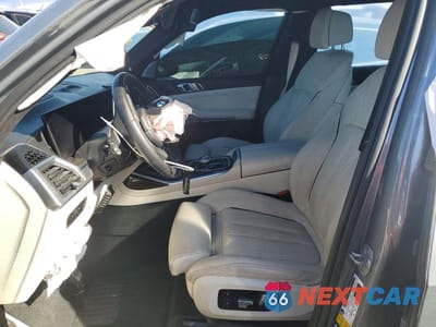 Zdjęcie 7 z 12 samochodu: 2023 BMW X7 M60I VIN:5UX33EM06P9M78231 - miniatura