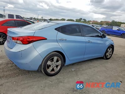 Trzecie zdjęcie samochodu z tyłu: 2013 HYUNDAI ELANTRA GLS VIN:KMHDH4AEXDU728608 - miniatura