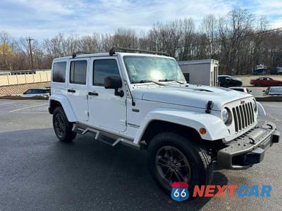 Czwarte zdjęcie samochodu z boku: 2017 JEEP WRANGLER UNLIMITED SAHARA VIN:1C4BJWEG9HL537281 - miniatura