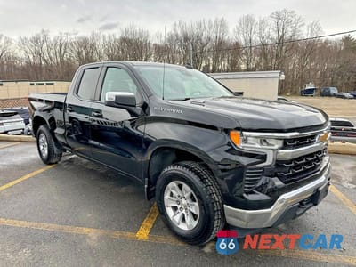 Czwarte zdjęcie samochodu z boku: 2023 CHEVROLET SILVERADO K1500 LT VIN:1GCVDDE80PZ235326 - miniatura