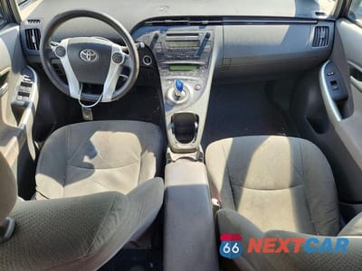 Zdjęcie 8 z 12 samochodu: 2011 TOYOTA PRIUS TWO VIN:JTDKN3DU8B0284456 - miniatura