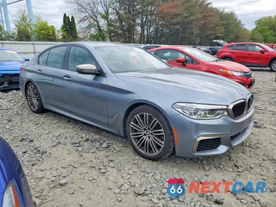 Czwarte zdjęcie samochodu z boku: 2018 BMW M550XI VIN:WBAJB9C58JB035026 - miniatura