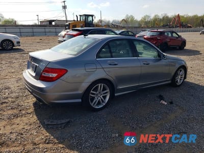 Trzecie zdjęcie samochodu z tyłu: 2012 MERCEDES-BENZ C 300 4MATIC VIN:WDDGF8BB3CF908816 - miniatura