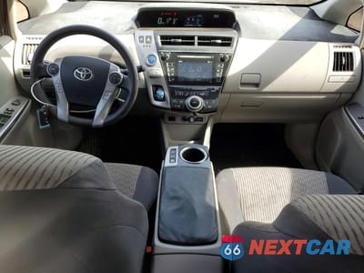Zdjęcie 8 z 13 samochodu: 2015 TOYOTA PRIUS V THREE VIN:JTDZN3EU6FJ028524 - miniatura