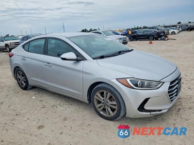 Czwarte zdjęcie samochodu z boku: 2017 HYUNDAI ELANTRA SE VIN:KMHD84LF8HU223968 - miniatura