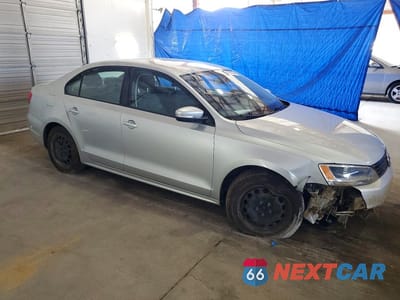 Czwarte zdjęcie samochodu z boku: 2011 VOLKSWAGEN JETTA SE VIN:3VWBX7AJ6BM387798 - miniatura