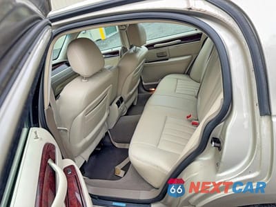 Zdjęcie 6 z 10 samochodu: 2005 LINCOLN TOWN CAR SIGNATURE VIN:1LNHM81W35Y668923 - miniatura