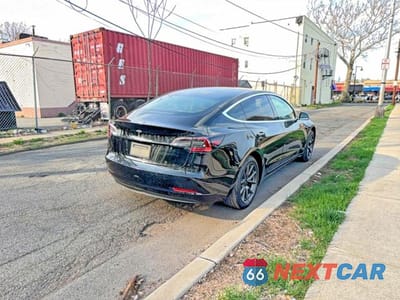 Czwarte zdjęcie samochodu z boku: 2019 TESLA MODEL 3 VIN:5YJ3E1EA5KF398512 - miniatura