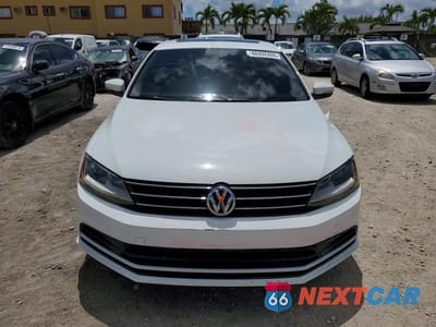Piąte zdjęcie samochodu w środku: 2017 VOLKSWAGEN JETTA SE VIN:3VWDB7AJ4HM398301 - miniatura