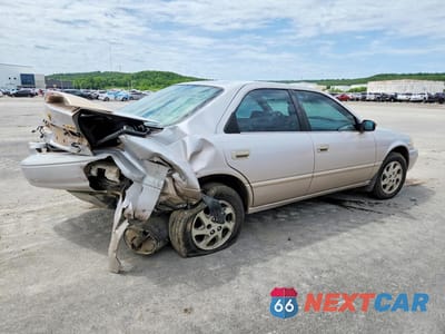 Trzecie zdjęcie samochodu z tyłu: 1997 TOYOTA CAMRY XLE V6 VIN:4T1BF22KXVU902913 - miniatura