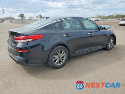 Trzecie zdjęcie samochodu z tyłu: 2019 KIA OPTIMA LX VIN:5XXGT4L32KG325365 - miniatura