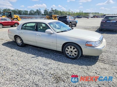 Czwarte zdjęcie samochodu z boku: 2005 LINCOLN TOWN CAR SIGNATURE LONG WHEELBASE VIN:1LNHM85W05Y608012 - miniatura