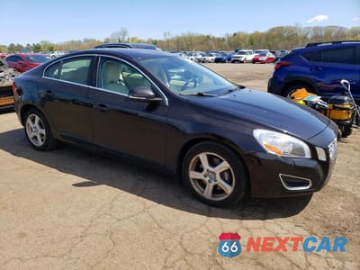 Czwarte zdjęcie samochodu z boku: 2013 VOLVO S60 T5 VIN:YV1612FS2D2201365 - miniatura