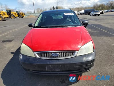 Piąte zdjęcie samochodu w środku: 2005 FORD FOCUS ZX3 VIN:3FAFP31N95R158898 - miniatura