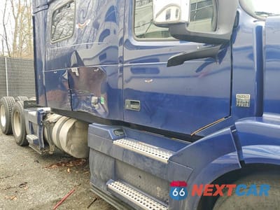 Zdjęcie 9 z 10 samochodu: 2018 VOLVO VN VNL - SEMI TRUCK VIN:4V4NC9EH0JN996005 - miniatura