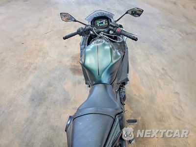 Zdjęcie 6 z 10 samochodu: 2025 KAWASAKI EX650 P VIN:ML5EXEP17SDAG4814 - miniatura