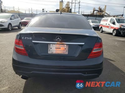 Zdjęcie 6 z 11 samochodu: 2014 MERCEDES-BENZ C 250 VIN:WDDGF4HB3EA964125 - miniatura