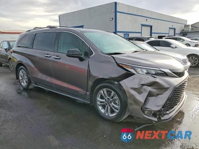 Czwarte zdjęcie samochodu z boku: 2021 TOYOTA SIENNA XSE 7-PASSENGER VIN:5TDXSKFC4MS040025 - miniatura