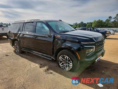 Czwarte zdjęcie samochodu z boku: 2025 CHEVROLET SUBURBAN K1500 Z71 VIN:1GNS6DR80SR297218 - miniatura