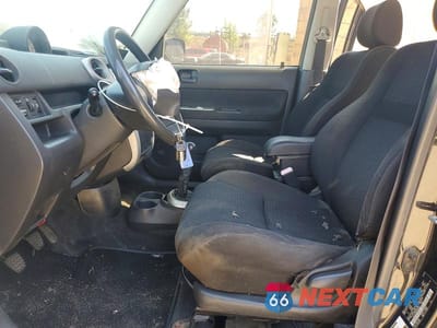 Zdjęcie 7 z 12 samochodu: 2005 TOYOTA SCION XB VIN:JTLKT334054028370 - miniatura