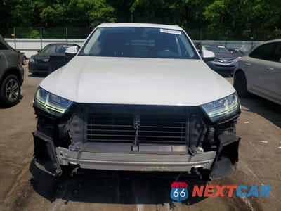 Piąte zdjęcie samochodu w środku: 2019 AUDI Q7 PREMIUM PLUS VIN:WA1LAAF79KD001447 - miniatura
