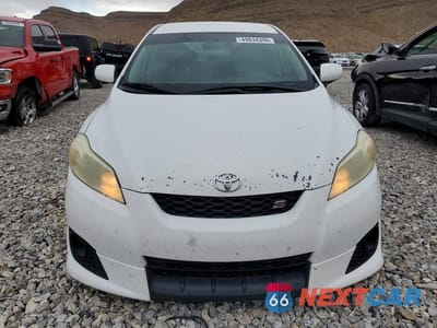 Piąte zdjęcie samochodu w środku: 2009 TOYOTA COROLLA MATRIX S VIN:2T1KE40E19C011282 - miniatura