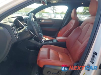 Zdjęcie 7 z 13 samochodu: 2021 VOLVO XC40 T5 INSCRIPTION VIN:YV4162UL2M2565618 - miniatura