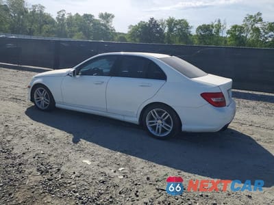 Drugie zdjęcie samochodu z przodu: 2013 MERCEDES-BENZ C 250 VIN:WDDGF4HB2DR272437 - miniatura