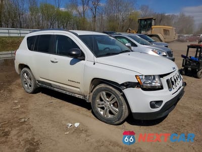 Czwarte zdjęcie samochodu z boku: 2013 JEEP COMPASS LIMITED VIN:1C4NJDCB2DD245615 - miniatura