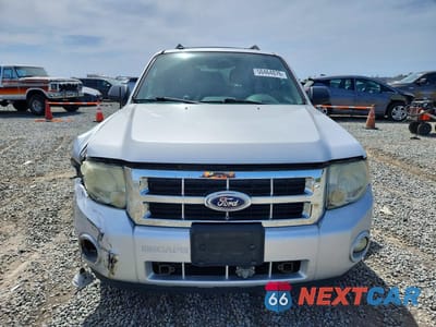 Piąte zdjęcie samochodu w środku: 2011 FORD ESCAPE VIN:1FMCU0D76BKA14769 - miniatura
