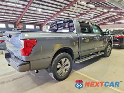 Trzecie zdjęcie samochodu z tyłu: 2018 NISSAN TITAN SL VIN:1N6AA1E58JN510674 - miniatura