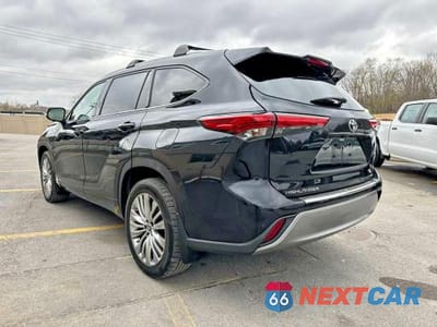 Drugie zdjęcie samochodu z przodu: 2023 TOYOTA HIGHLANDER PLATINUM VIN:5TDKDRBHXPS034006 - miniatura