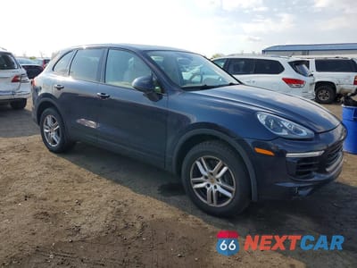 Czwarte zdjęcie samochodu z boku: 2016 PORSCHE CAYENNE VIN:WP1AA2A27GKA11197 - miniatura