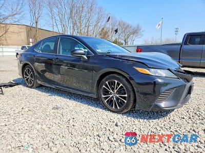 Czwarte zdjęcie samochodu z boku: 2018 TOYOTA CAMRY SE VIN:4T1B11HK1JU082151 - miniatura
