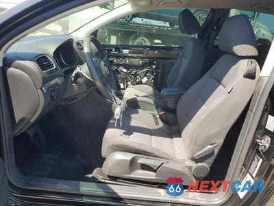 Zdjęcie 7 z 12 samochodu: 2010 VOLKSWAGEN GOLF VIN:WVWBB7AJ6AW189819 - miniatura